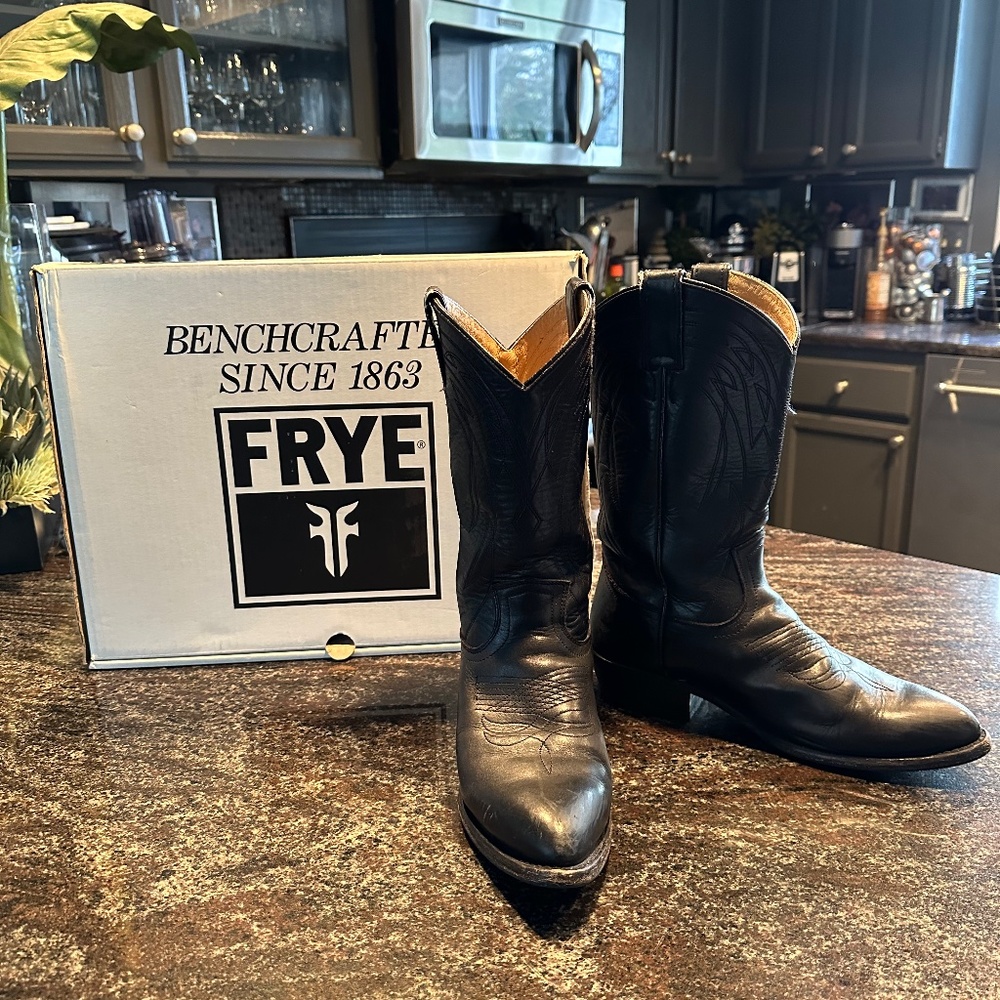 Women's Black Leather Pull On Billy Stitch Frye Boots, Size 10